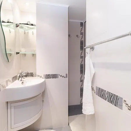Gorgeous 1-bed Apartment *